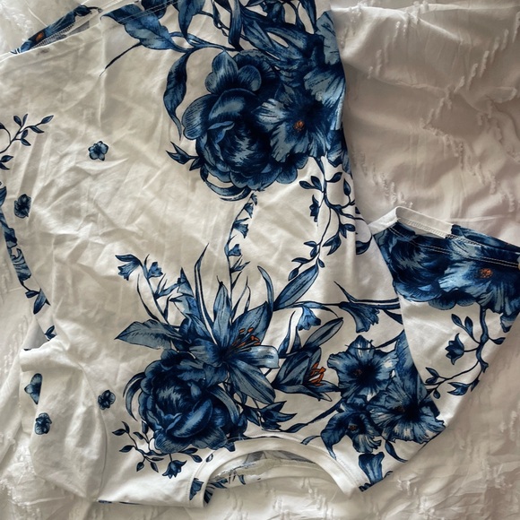 Floral Blue and White Bedding Set - Picture 2 of 7